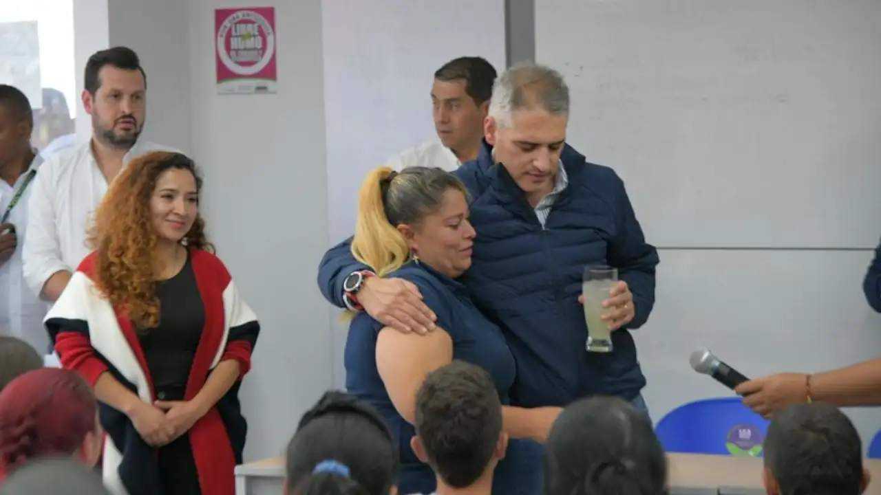 En-Montebello-58-viviendas-deben-ser-reubicadas.-Gobernador-estuvo-en-la-zona-afectada-y-dialogo-con-los-damnificados.