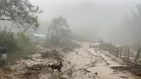 Fuerza-Area-Colombiana-respondio-el-llamado-de-la-comunidad-de-Montebello-y-llego-para-revisar-la-zona-afectada-por-la-avalancha