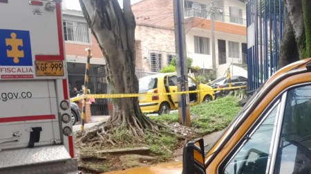 Hombre fue hallado sin vida dentro de un taxi en Medellín Hombre-fue-hallado-sin-vida-dentro-de-un-taxi-en-Medellin.