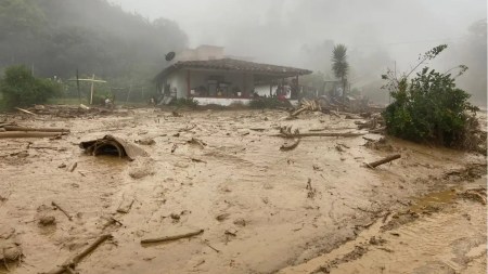 Imagenes-tras-la-devastadora-avalancha-que-afecto-a-mas-de-30-viviendas-en-Montebello-Antioquia