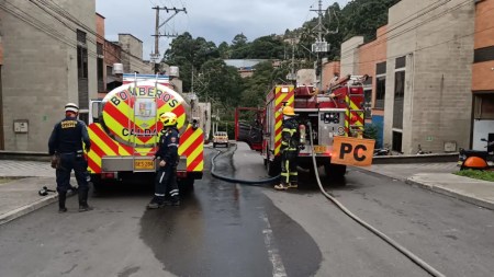 Reportan incendio en una empresa de telas en La Estrella, Antioquia
