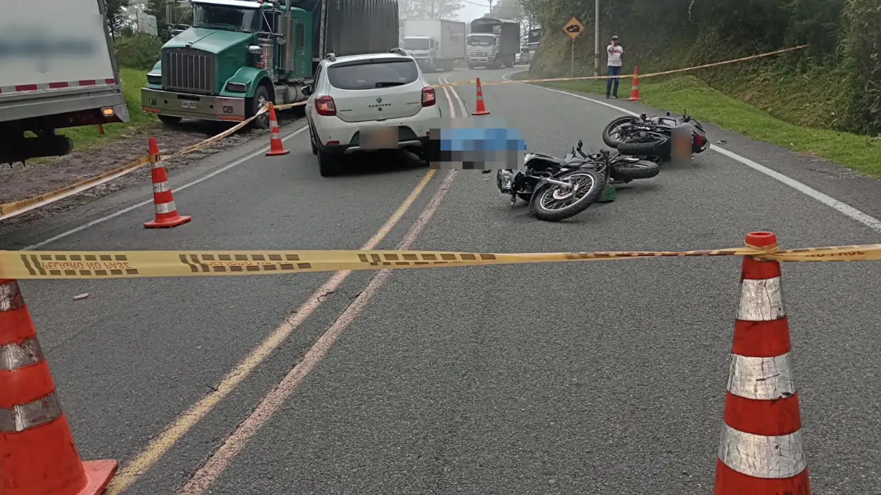 Mujer que se movilizaba en moto murió en un accidente registrado en la vía La Pintada – Medellín Mujer-que-se-movilizaba-en-moto-murio-en-un-accidente-registrado-en-la-via-Pintada-–-Medellin.