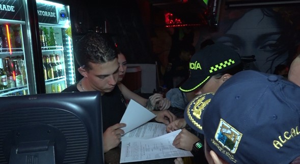 En Bello sancionaron a 32 conductores por conducir en estado de embriaguez en operativo realizado en la madrugada de este domingo 6 La alcaldesa de Bello Lorena González Ospina lideró el operativo en el que también se visitaron los establecimientos nocturnos de Niquia y la Carrera 55.