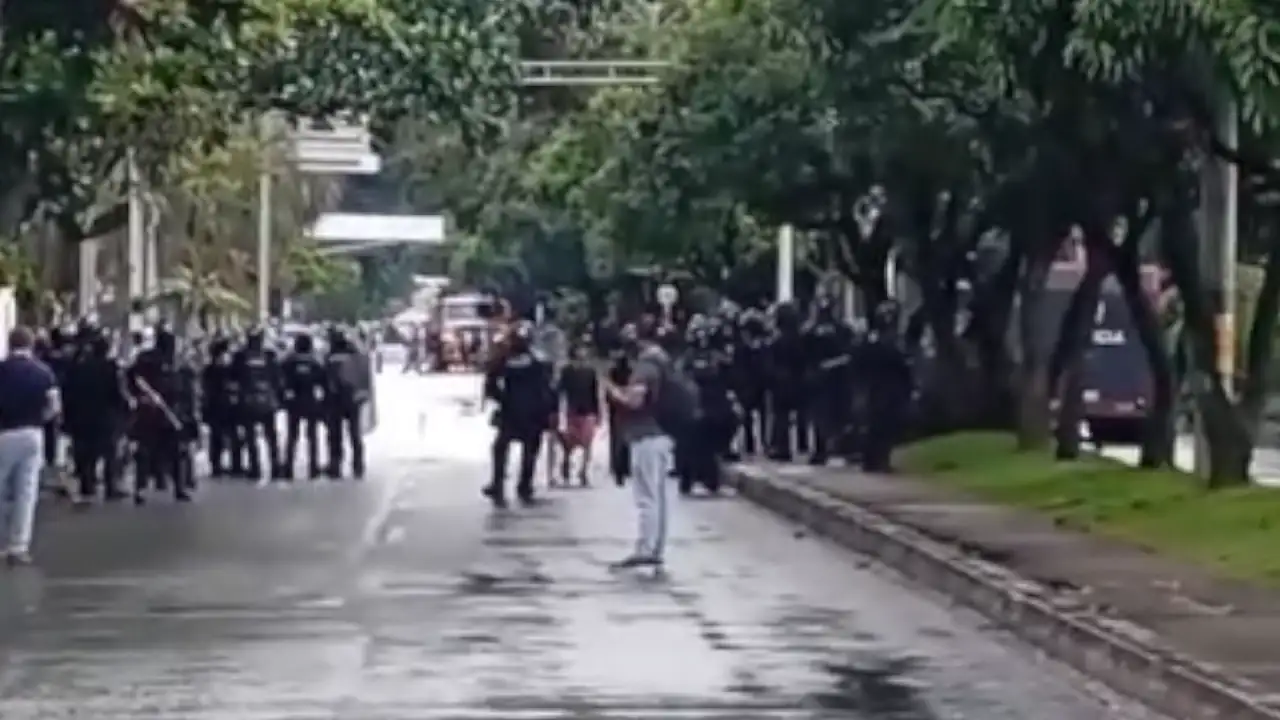 ¡Atención! Por manifestación no hay paso en ambos sentidos en la Av. Las Vegas