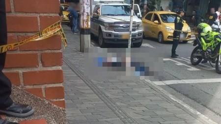 Un hombre fue hallado sin vida en un andén en el centro de Medellín Un-hombre-fue-hallado-sin-vida-en-un-anden-en-el-centro-de-Medellin