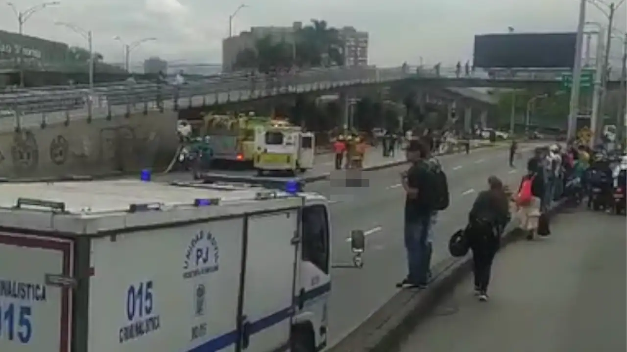 Una persona perdió la vida al ser atropellada por un camión en Medellín
