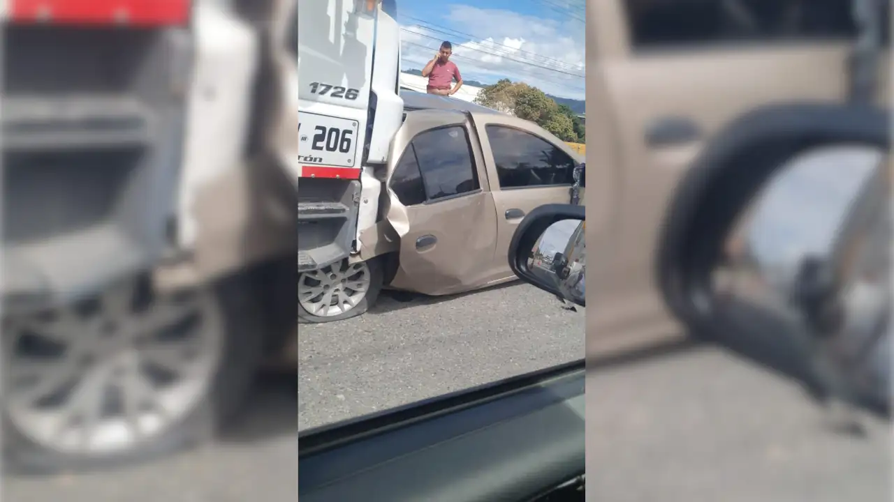 Video| Hay movilidad reducida en la Autopista Medellín - Bogotá por un accidente de tránsito