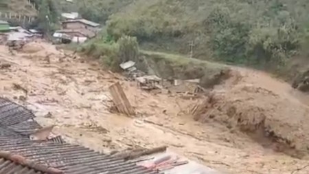 Emergencia en Montebello: más de 30 viviendas arrasadas y 10 personas atrapadas por avalancha