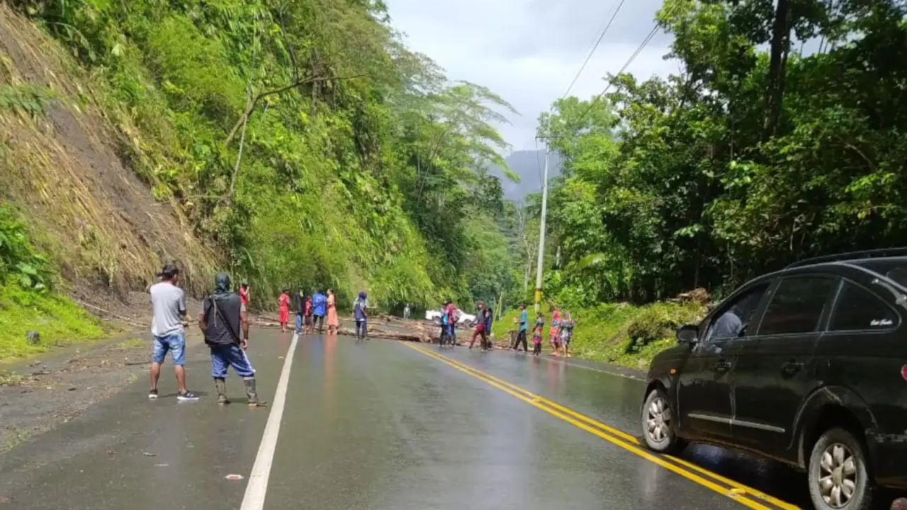 ¡Atención! Vuelve el bloqueo en la vía Medellín - Urabá: indígenas Embera Katío protestan