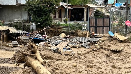 En Montebello tendrían que reubicar a 50 familias afectadas por avenida torrencial