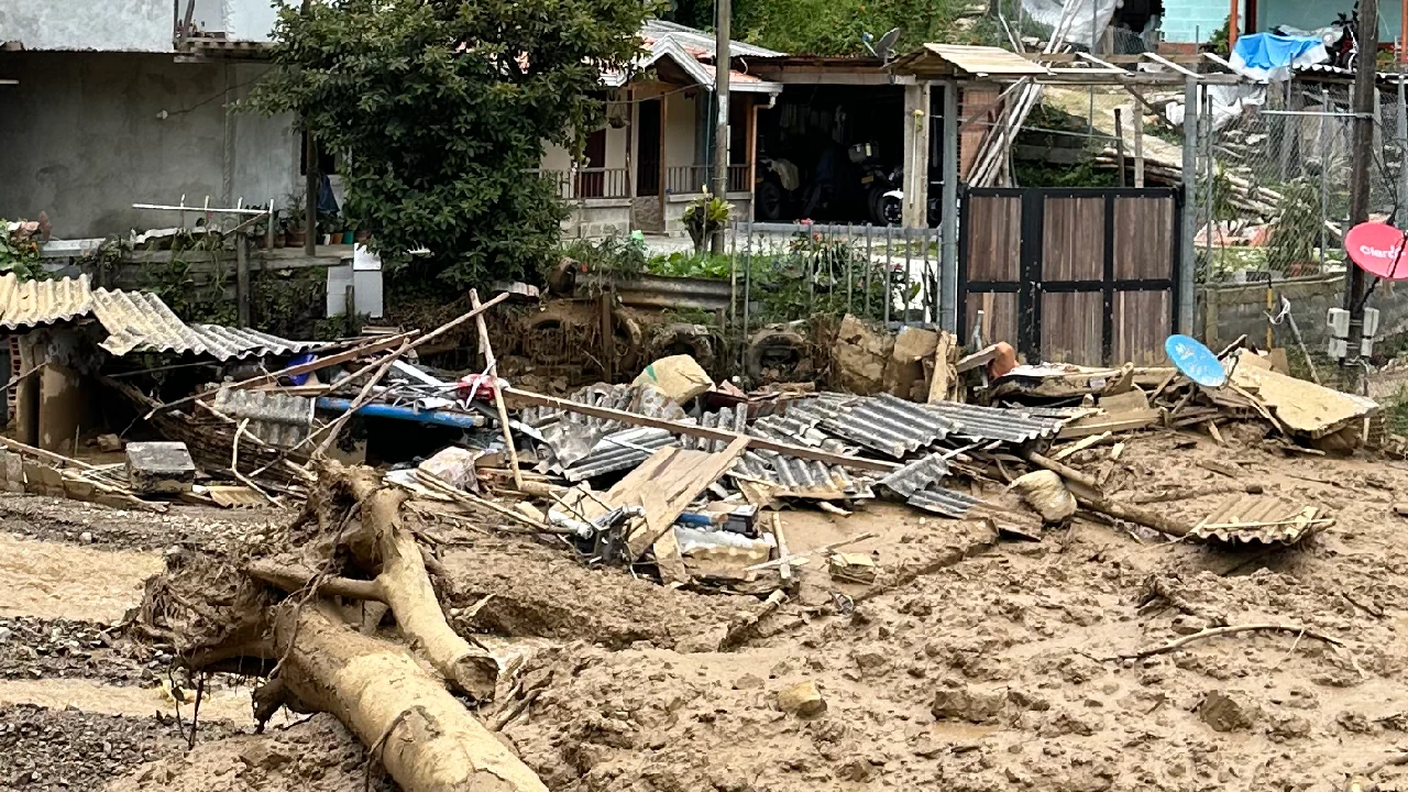 En Montebello tendrían que reubicar a 50 familias afectadas por avenida torrencial