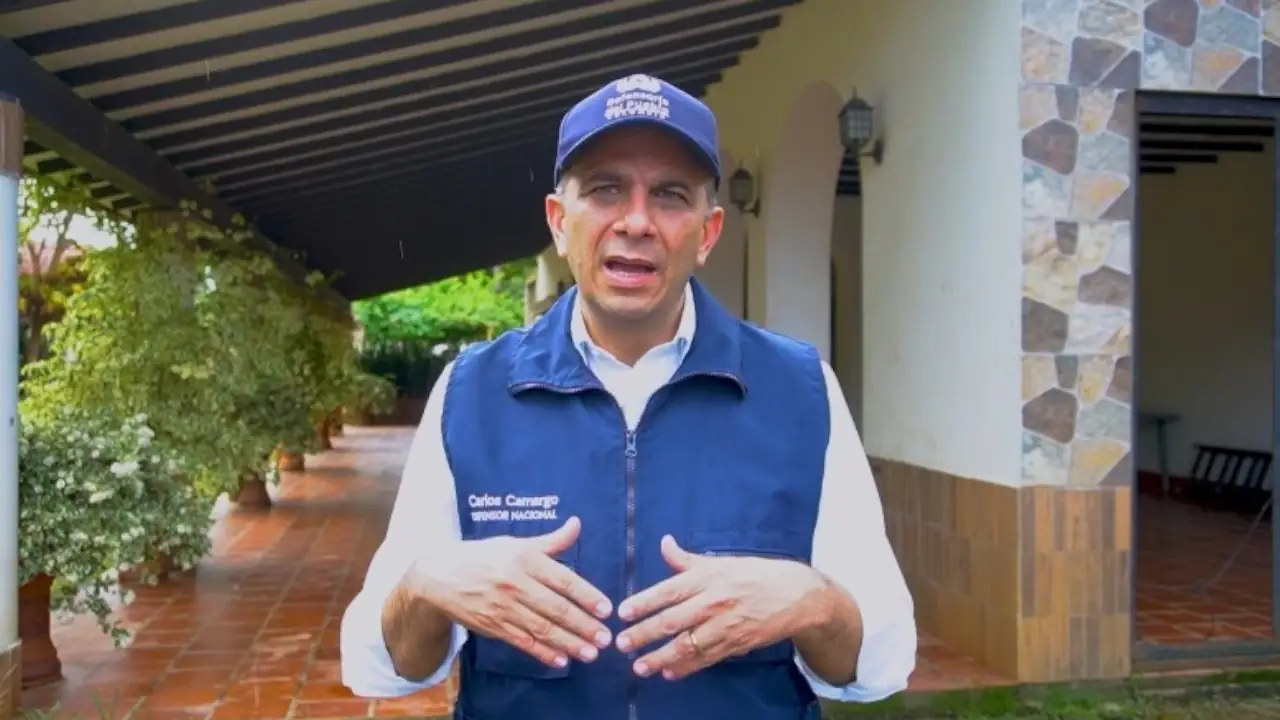 Defensor del pueblo, Carlos Camargo presentó su renuncia