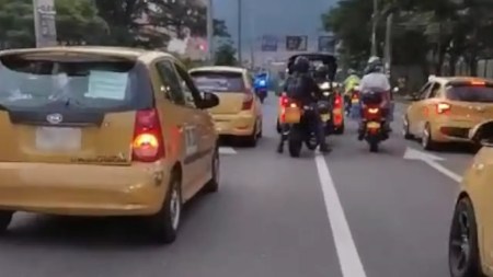 Plan Tortuga en Bello: Taxistas bloquearon vías en protesta Plan Tortuga en Bello: Taxistas bloquearon vías en protesta