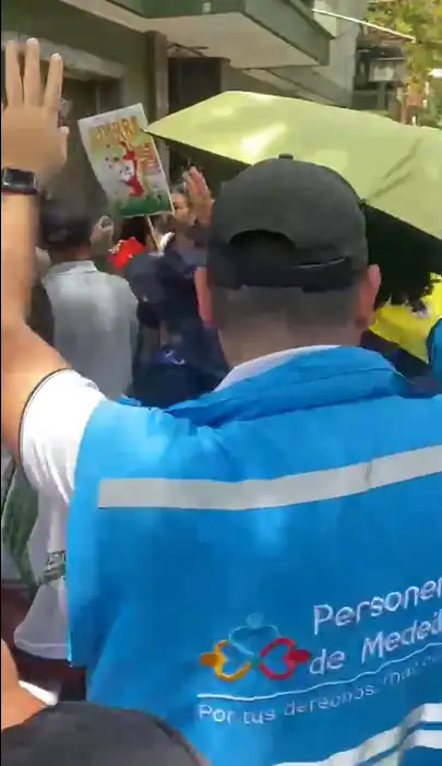 Marcha en Medellín del 1 de mayo: vandalizan supermercados, cajeros y estaciones