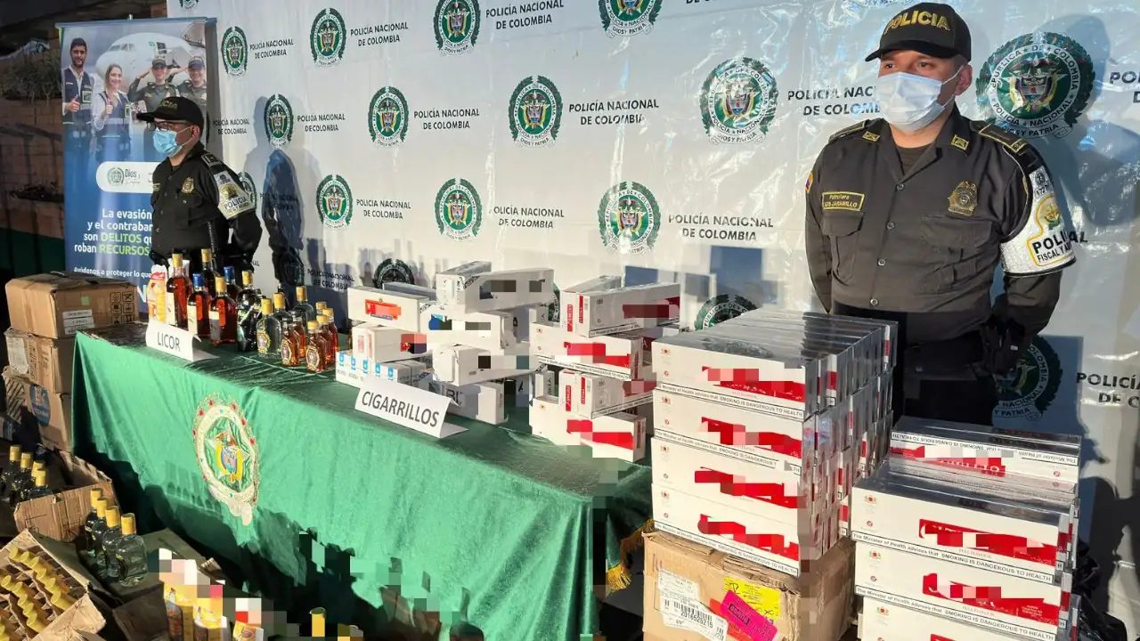 -Incautan-miles-de-unidades-de-licor-y-cigarrillos-en-Medellin.