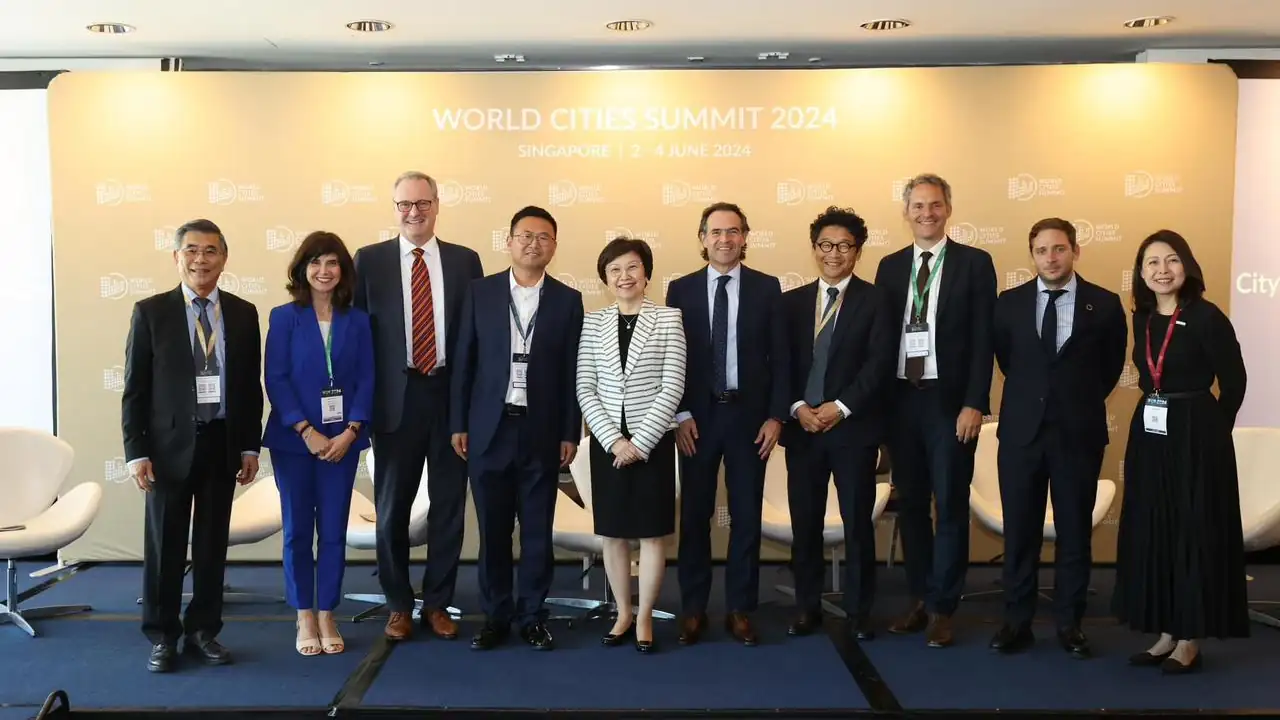 -Federico-Gutierrez-alcalde-de-Medellin-esta-participando-en-la-Cumbre-Mundial-de-las-Ciudades-en-Singapur.