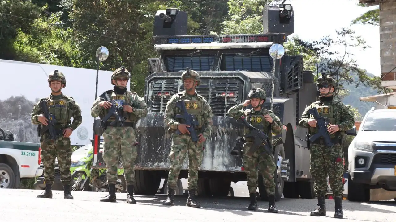 Gobernador-de-Antioquia-estuvo-en-Buritica-tras-el-desbloqueo-de-la-via-