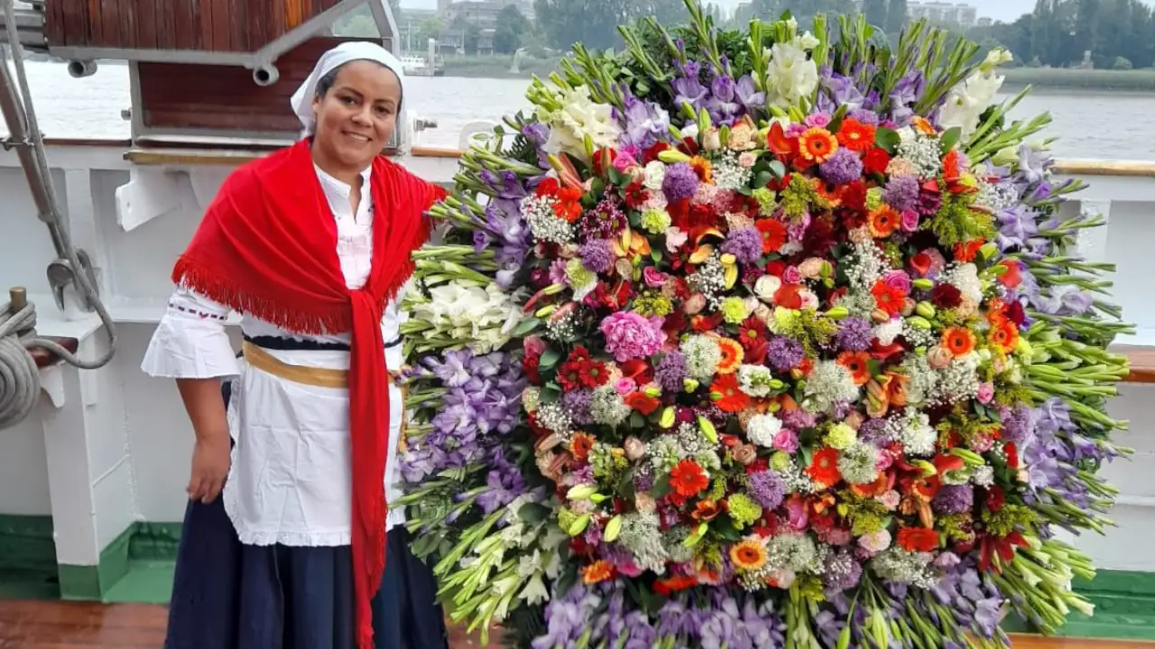 ¡Medellín brilla en Bélgica! María Carolina Atehortúa, ganadora del Desfile de Silleteros lleva la magia silletera a Europa