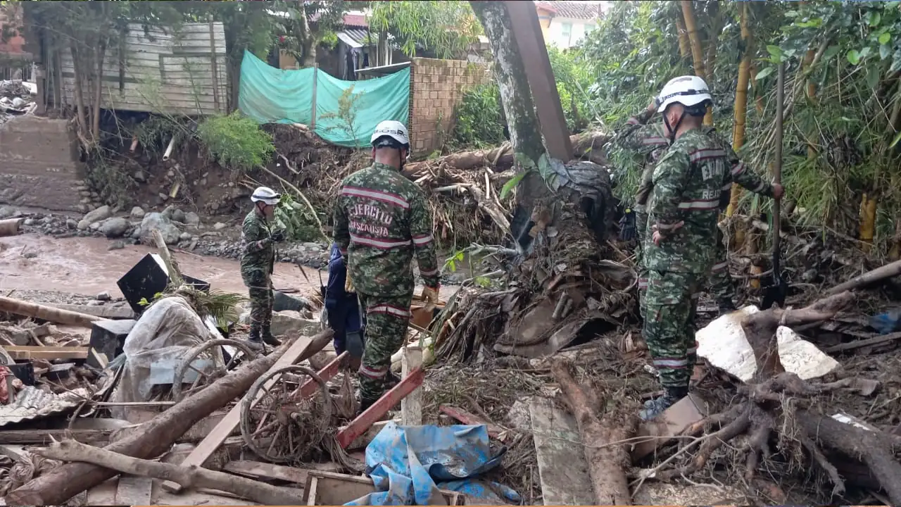 ¡Héroes! Soldados del Ejército Nacional ayudaron a damnificados en Venecia, Antioquia