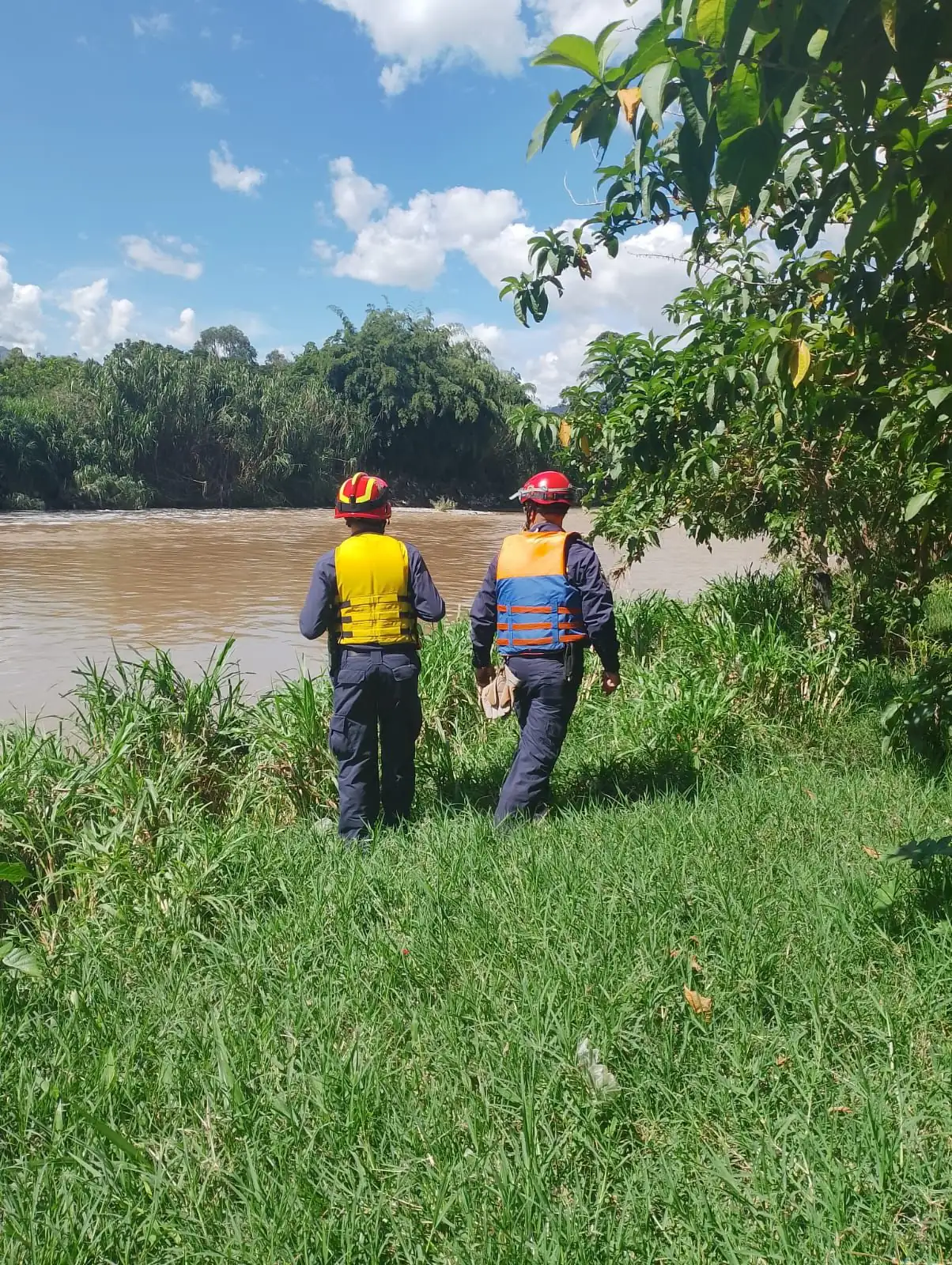 Continua-la-busqueda-de-persona-desaparecida-tras-accidente-en-el-Rio-Medellin.