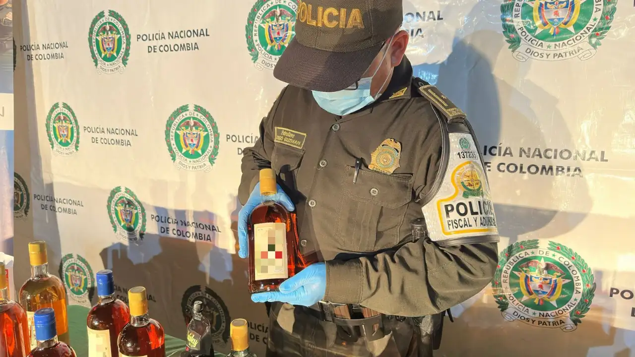 -Incautan-miles-de-unidades-de-licor-y-cigarrillos-en-Medellin.