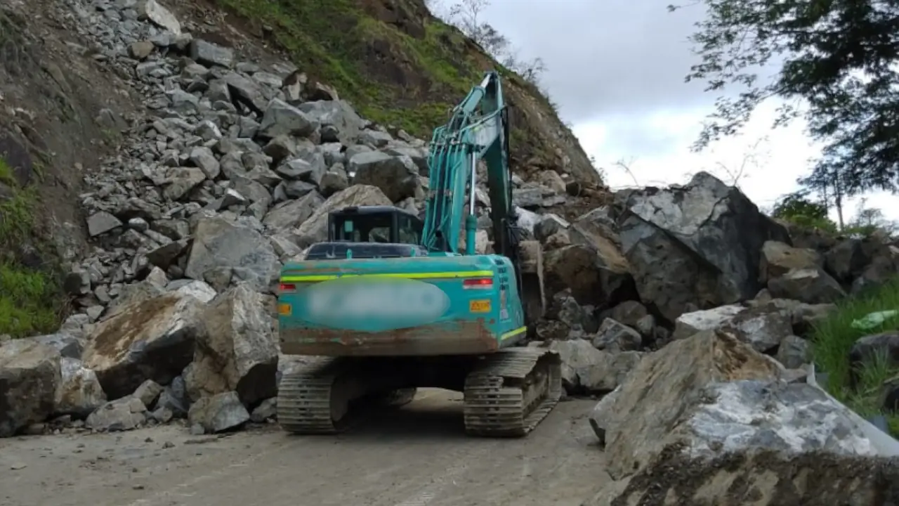 ¿Va a viajar? Estos son los cierres viales por derrumbe en Antioquia