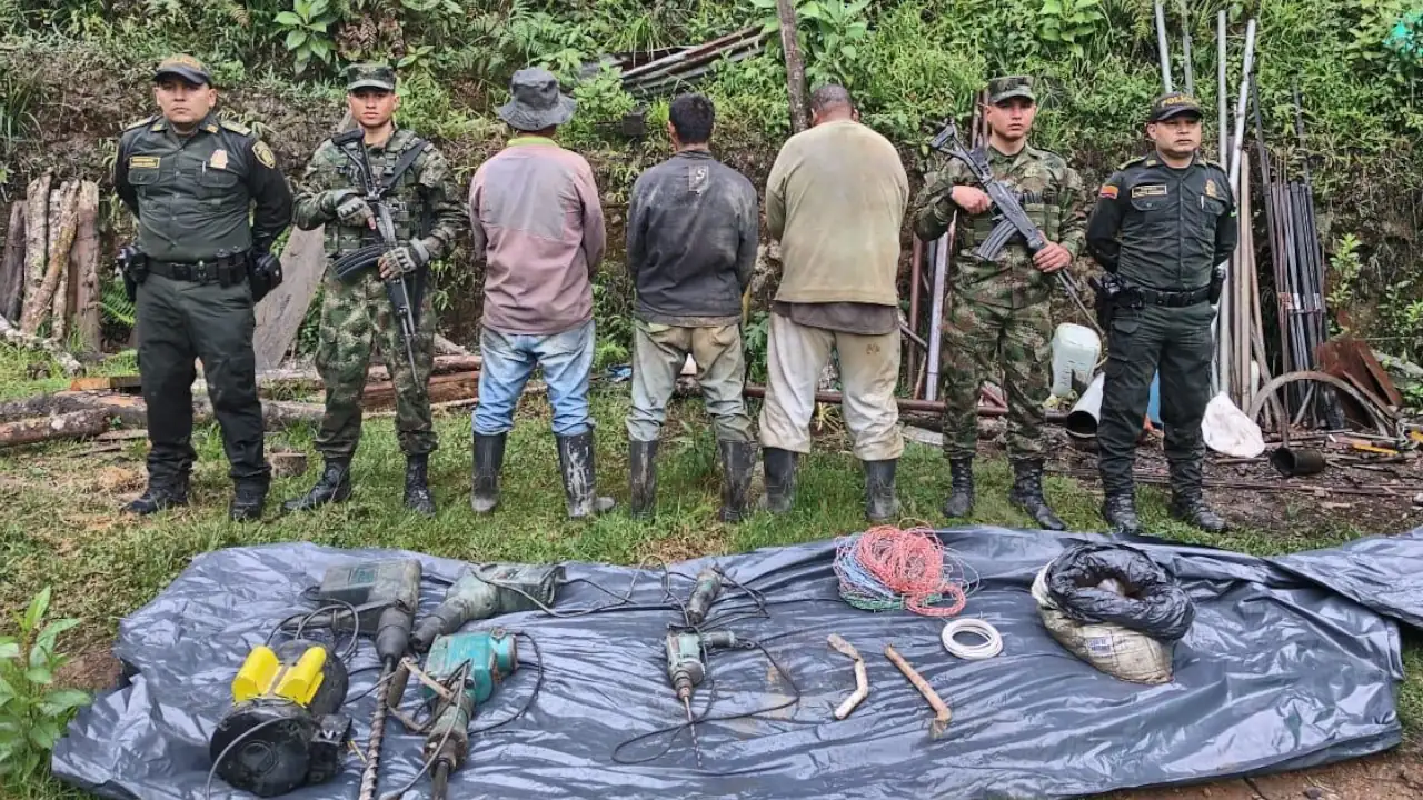 Ejercito-captura-en-Antioquia-a-tres-presuntos-involucrados-en-explotacion-minera-ilegal.