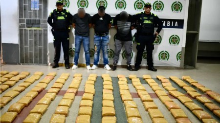 En Aranjuez, la Policía descubrió que en un taxi transportaban más de 200 paquetes de marihuana