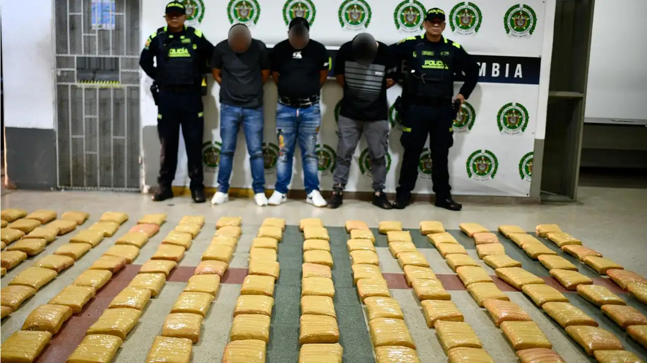 En Aranjuez, la Policía descubrió que en un taxi transportaban más de 200 paquetes de marihuana