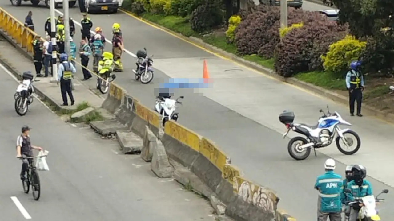 Peaton-pierde-la-vida-al-ser-atropellado-por-motociclista-en-la-Avenida-Ferrocarril-de-Medellin