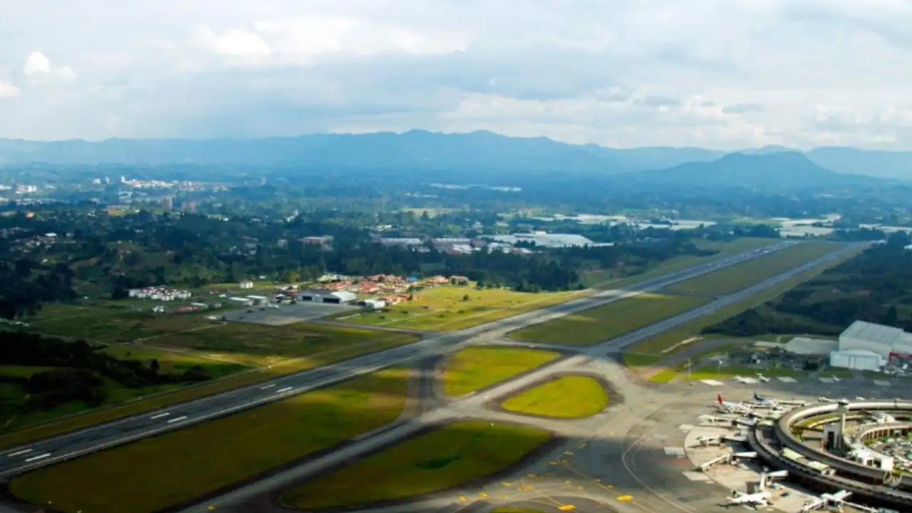 Por daño en la pista, cierran temporalmente el Aeropuerto Internacional José María Córdova