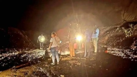 Reportan-deslizamiento-de-tierra-en-la-via-Quibdo-Medellin