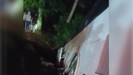 Siete personas resultaron heridas tras choque entre tractocamión y bus en la vía a Tarazá Siete personas resultaron heridas tras choque entre tractocamión y bus en Tarazá