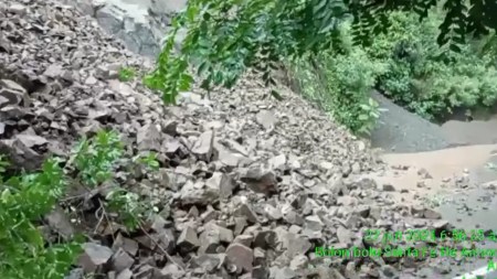¡Atención! Reportan nuevo derrumbe en la vía Bolombolo - Santa Fe de Antioquia