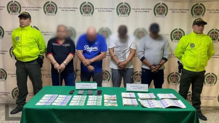 Desmantelan grupo delincuencial señalado de falsificar dólares y pesos colombianos