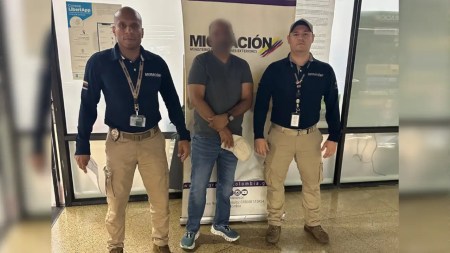 ¡Otro extranjero inadmitido en Medellín! le negaron la entrada al país por alerta de explotación sexual