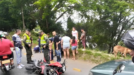 Dos personas fallecidas dejó fuerte accidente de motos en vía de Mutatá Dos personas fallecidas dejó fuerte accidente de motos en vía de Mutatá