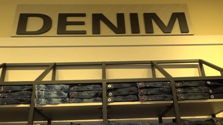 En Oxford las tendencias en colores, formas, y telas: lo más reciente en la moda masculina y femenina oxford-denim-tendencias