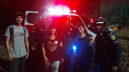 Bomberos de La Estrella rescataron a tres personas que se extraviaron mientras hacían senderismo en zona rural del municipio