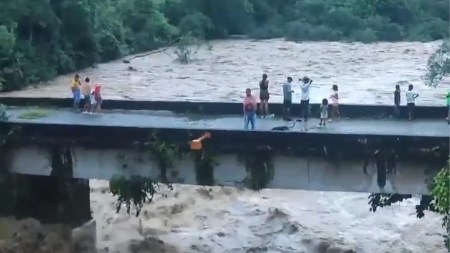 Tragedia en Mutatá: creciente del río deja cuatro desaparecidos, entre ellos, un niño de 4 años río-mutatá-creciente-desaparecidos