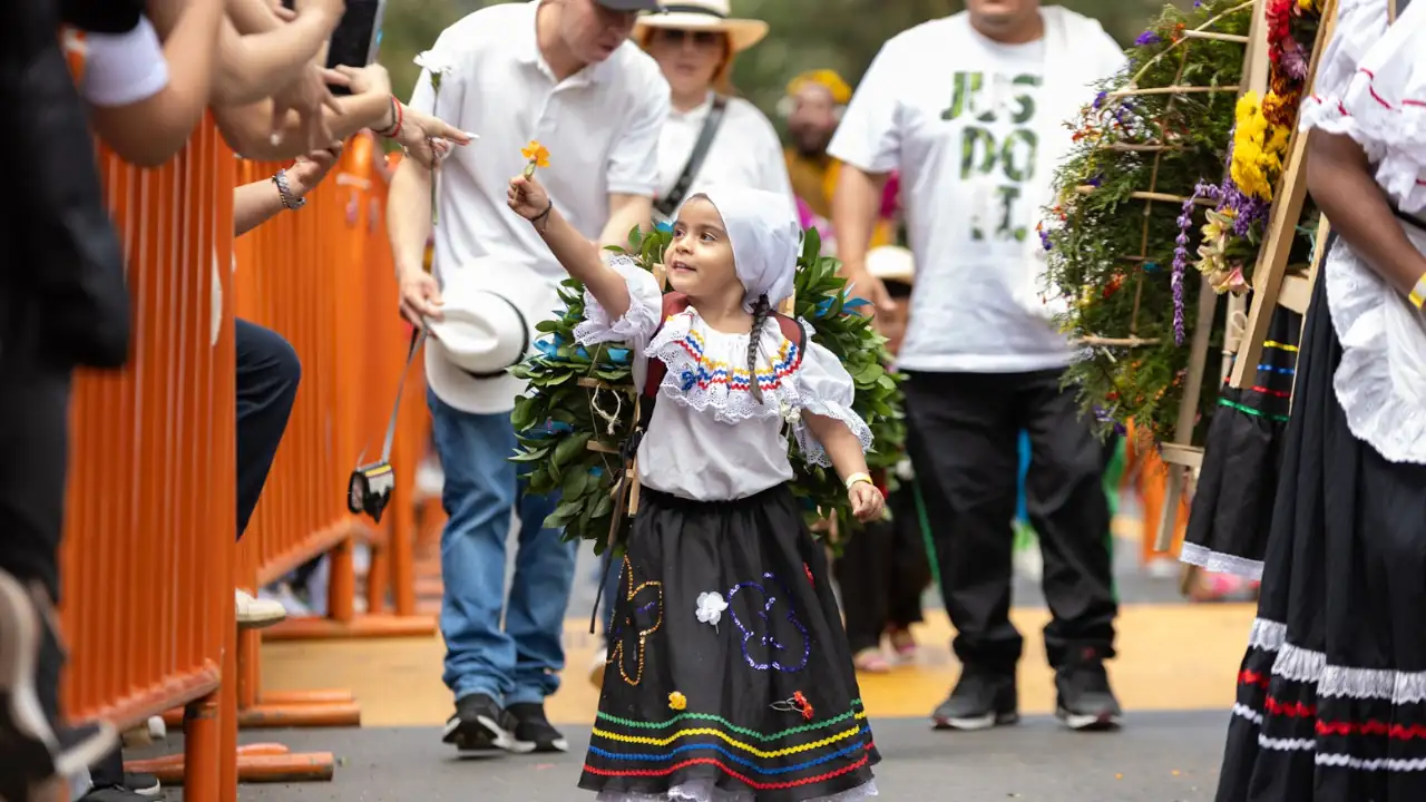 Santa Elena disfrutó del Desfile de Silleteritos previo a la Feria de las Flores 2024