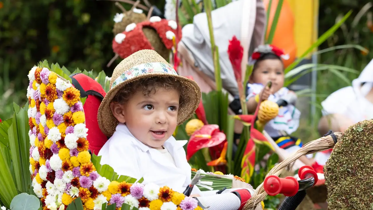 Santa Elena disfrutó del Desfile de Silleteritos previo a la Feria de las Flores 2024