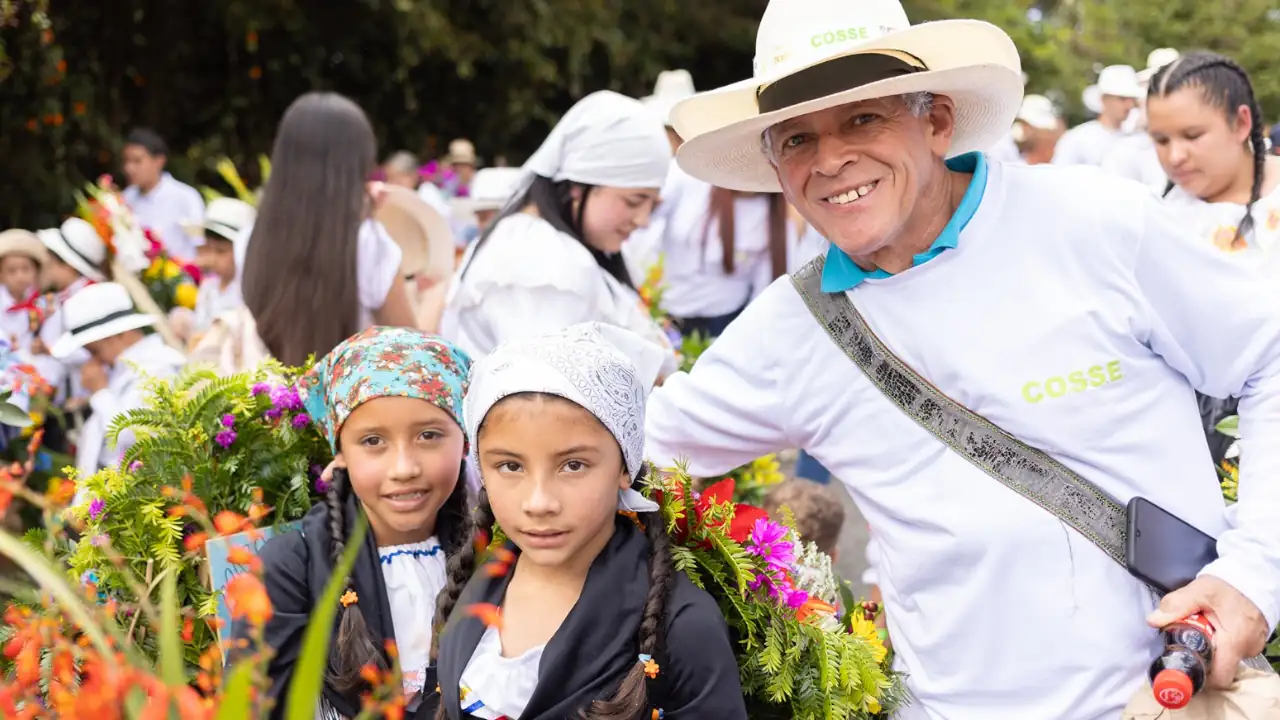 Santa Elena disfrutó del Desfile de Silleteritos previo a la Feria de las Flores 2024
