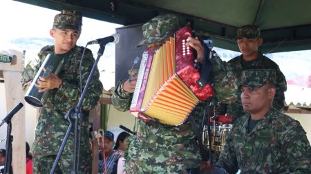 Soldados realizaron una jornada médica y recreativa para habitantes de Caicedo
