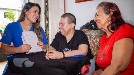 Con el proyecto ´Ser en Casa´, la Alcaldía de Medellín ofrece atención integral a más de 1.000 personas con discapacidad Con-Ser-Capaz-En-Casa-Atención-a-personas-con-discapacidad