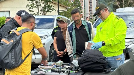 Dinero, joyas y balas le encontraron a los guerrilleros que andaban en camionetas de la UNP en Antioquia
