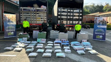 En la vía Medellín - Bogotá incautan más de 70.000 unidades de confección de contrabando