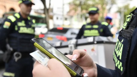 Estrenan en Medellín una app creada por la Registraduría para que la Policía verifique identidades más rápido