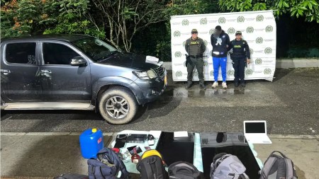 Hombre entró a una finca en Girardota y se robó una camioneta que tenía dos televisores, la Policía capturó al sospechoso