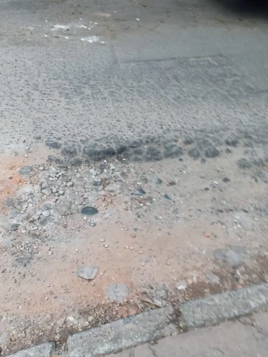 Vecinos de San Fernando, Itagüí, denuncian acumulación de basuras y deterioro de las calles